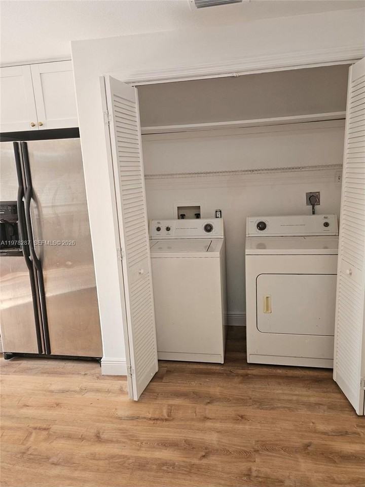 2641 Sw 31st Ave - Photo 4 of 12