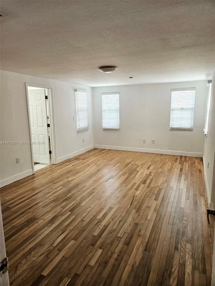 2641 Sw 31st Ave - Photo 6 of 12