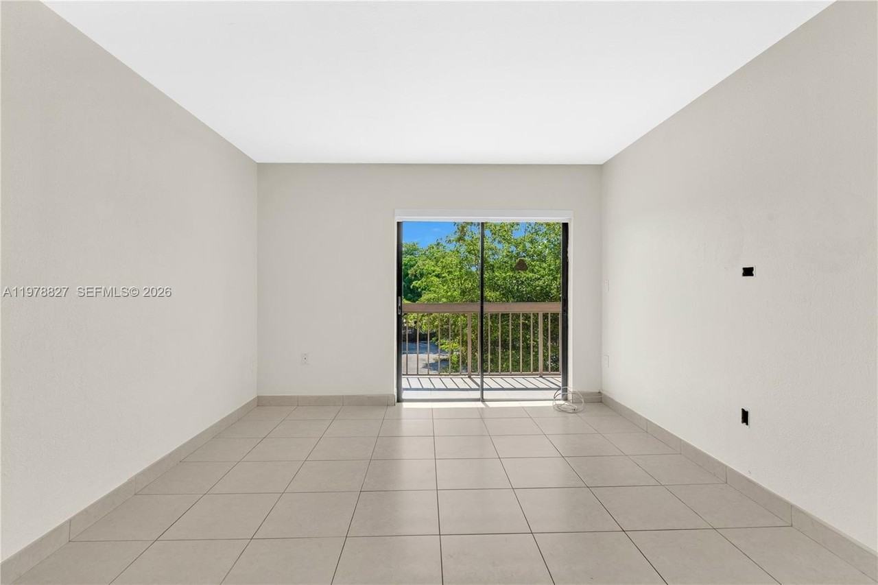 1101 Sw 122nd Ave #310 - Photo 6 of 31