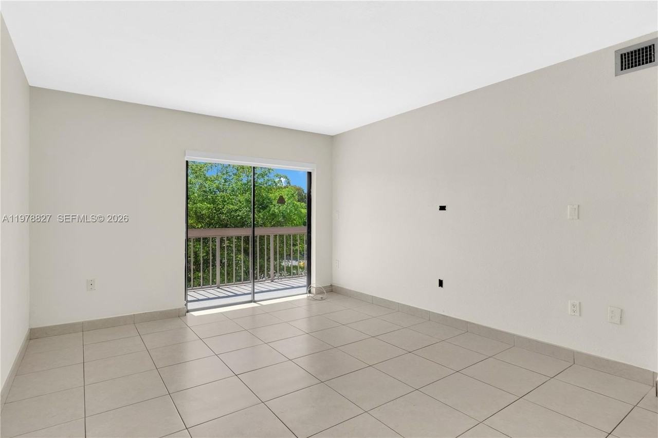 1101 Sw 122nd Ave #310 - Photo 7 of 31