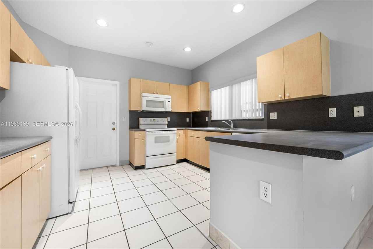 22901 Southwest 114th Avenue #22901 - Photo 2 of 10