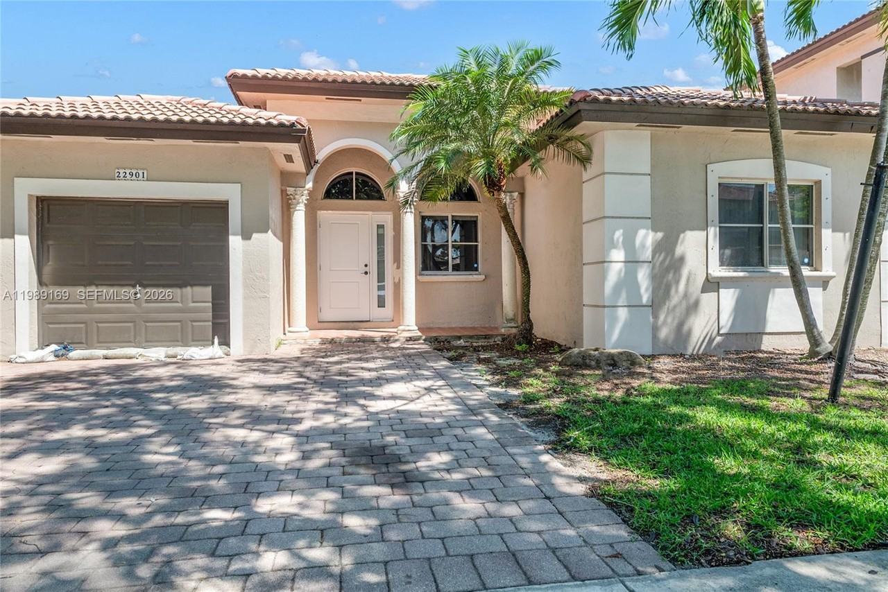 22901 Southwest 114th Avenue #22901 - Photo 3 of 10