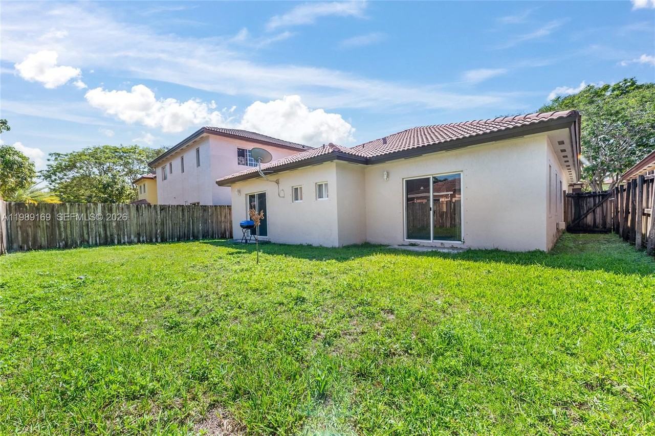 22901 Southwest 114th Avenue #22901 - Photo 4 of 10