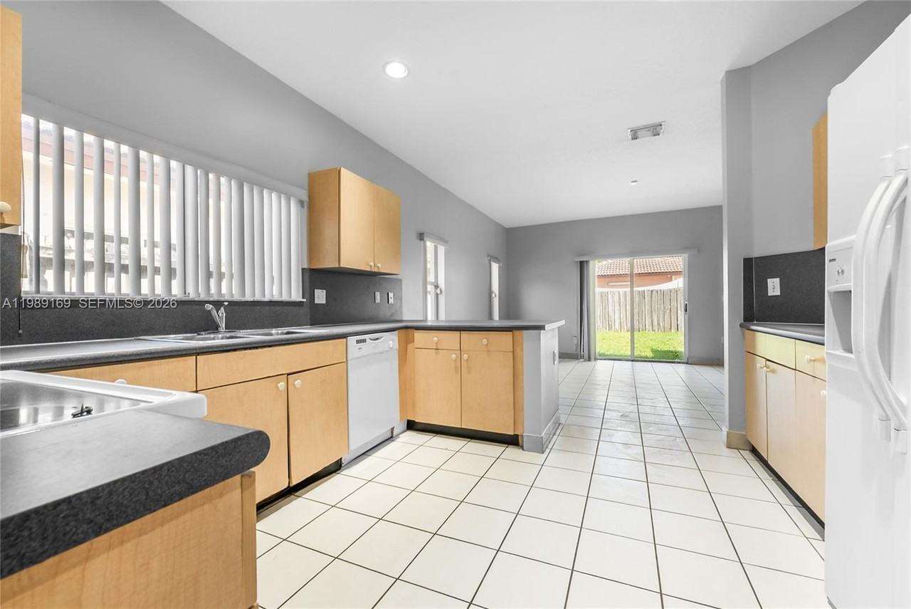 22901 Southwest 114th Avenue #22901 - Photo 6 of 10