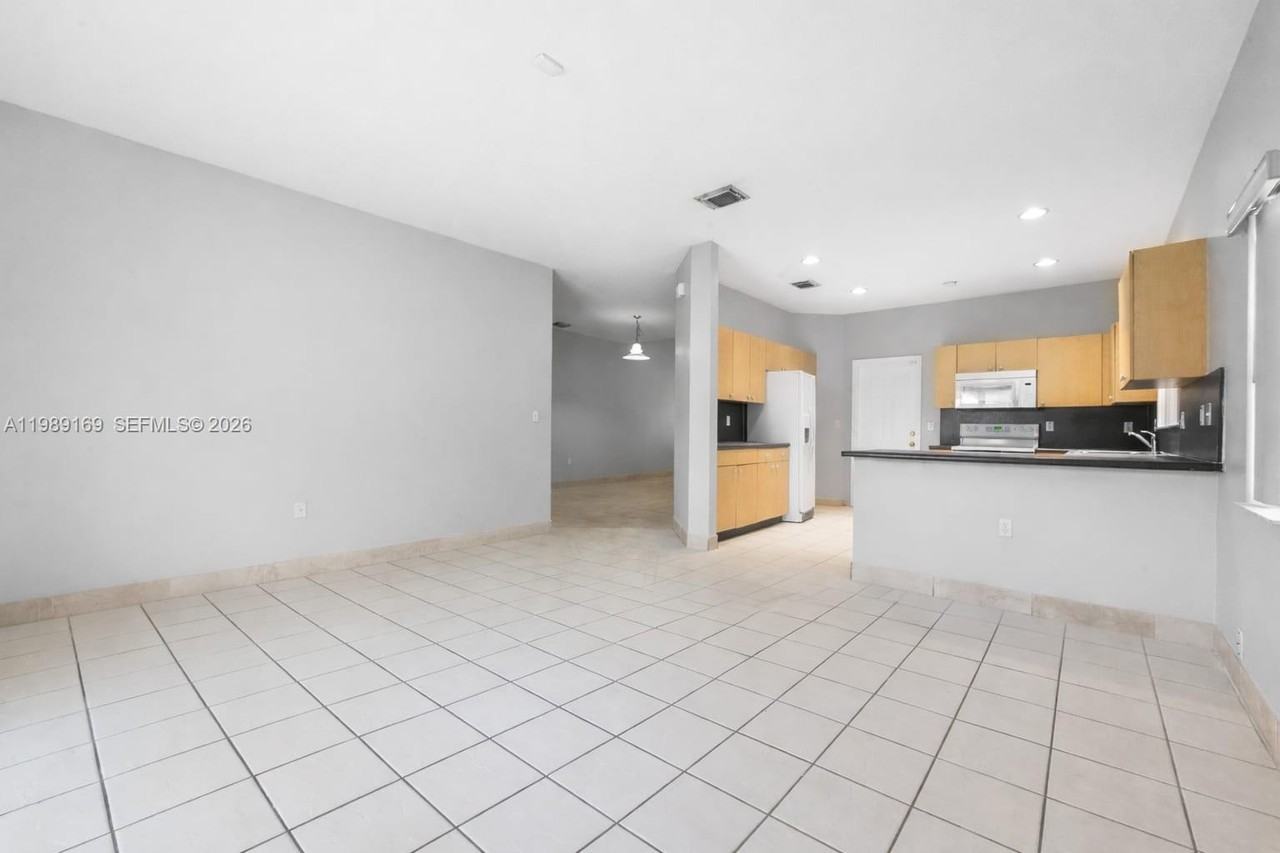 22901 Southwest 114th Avenue #22901 - Photo 7 of 10