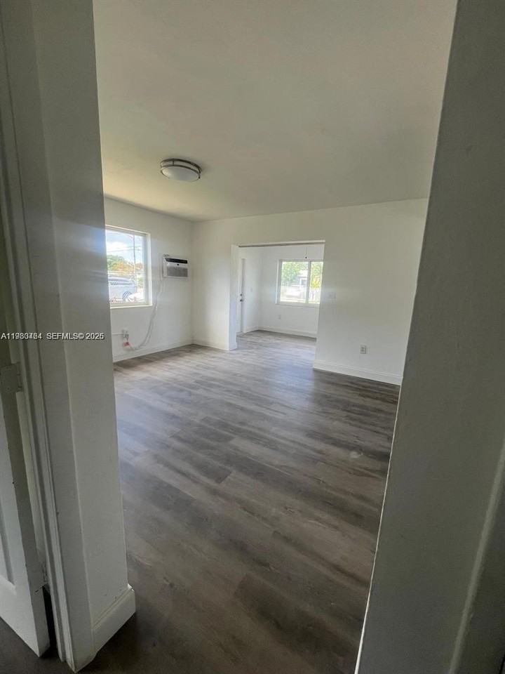 2140 Nw 27th St #2140 - Photo 3 of 7