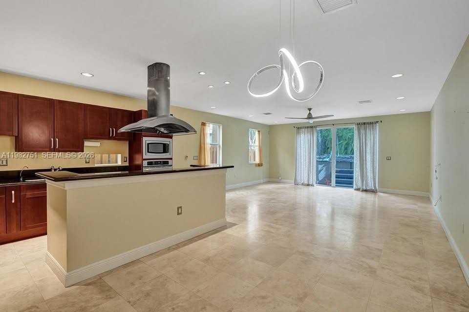 409 Sw 5th St - Photo 4 of 10