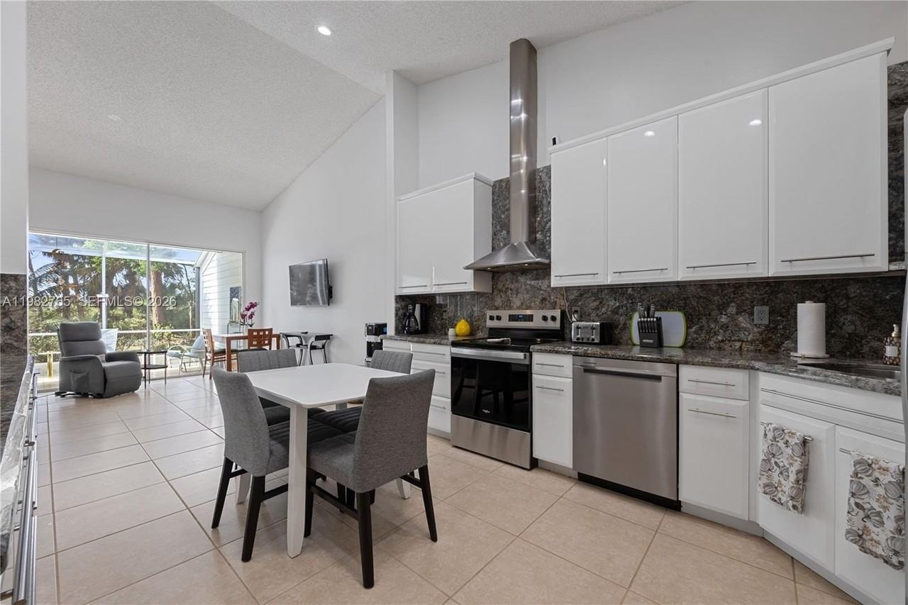 8962 Se Riverfront Ter - Photo 2 of 20