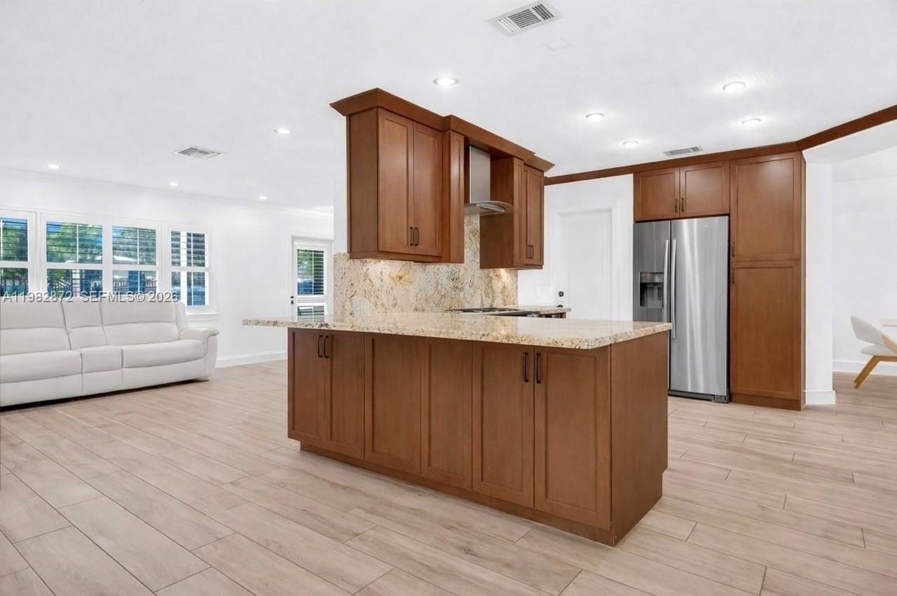 2616 Nw 7th Ave - Photo 6 of 34