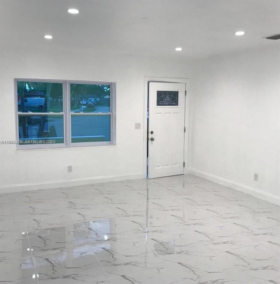 6710 Sw 18th Ct #6710 - Photo 4 of 14