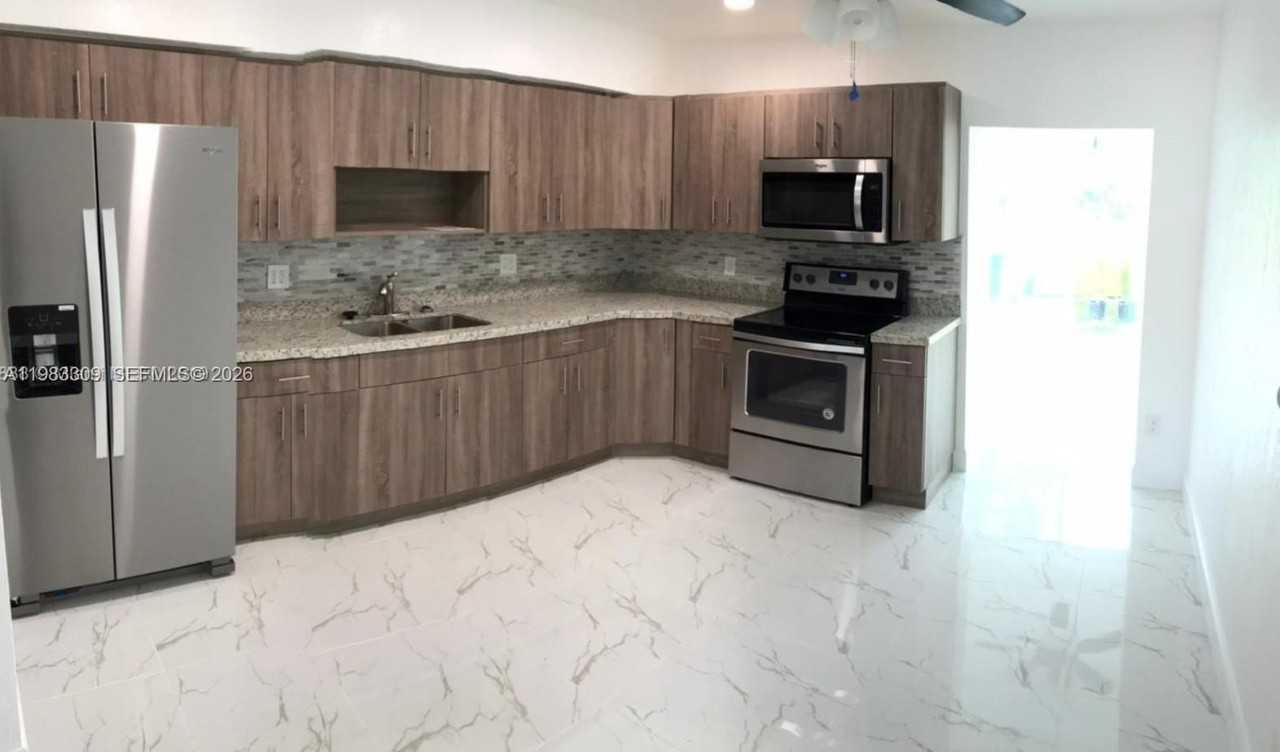 6710 Sw 18th Ct #6710 - Photo 6 of 14