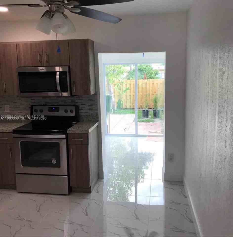 6710 Sw 18th Ct #6710 - Photo 7 of 14