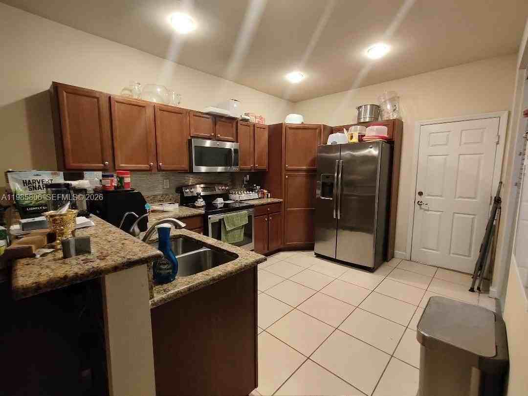 9500 Sw 171st Ave - Photo 3 of 14