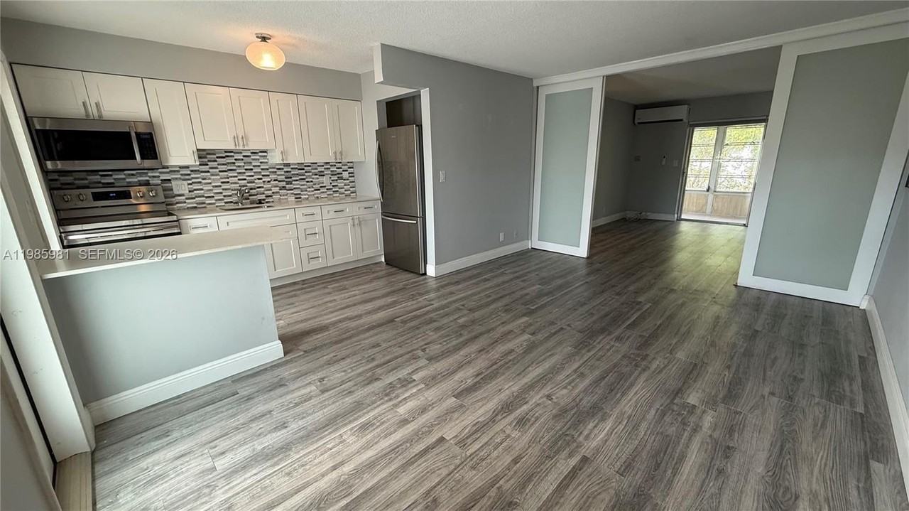 2115 Ne 42nd Ct #206N - Photo 2 of 21