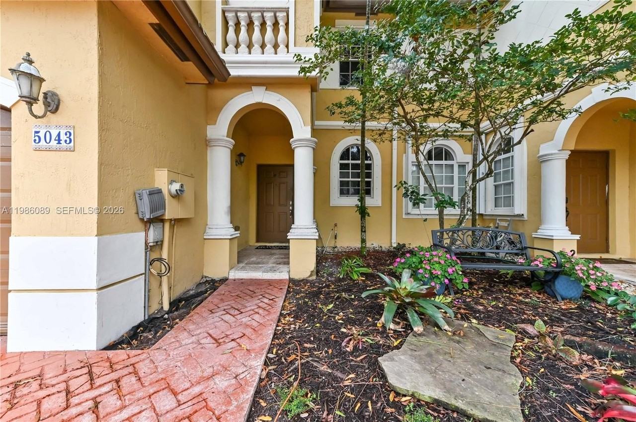 5043 Sw 140th Ter - Photo 4 of 34