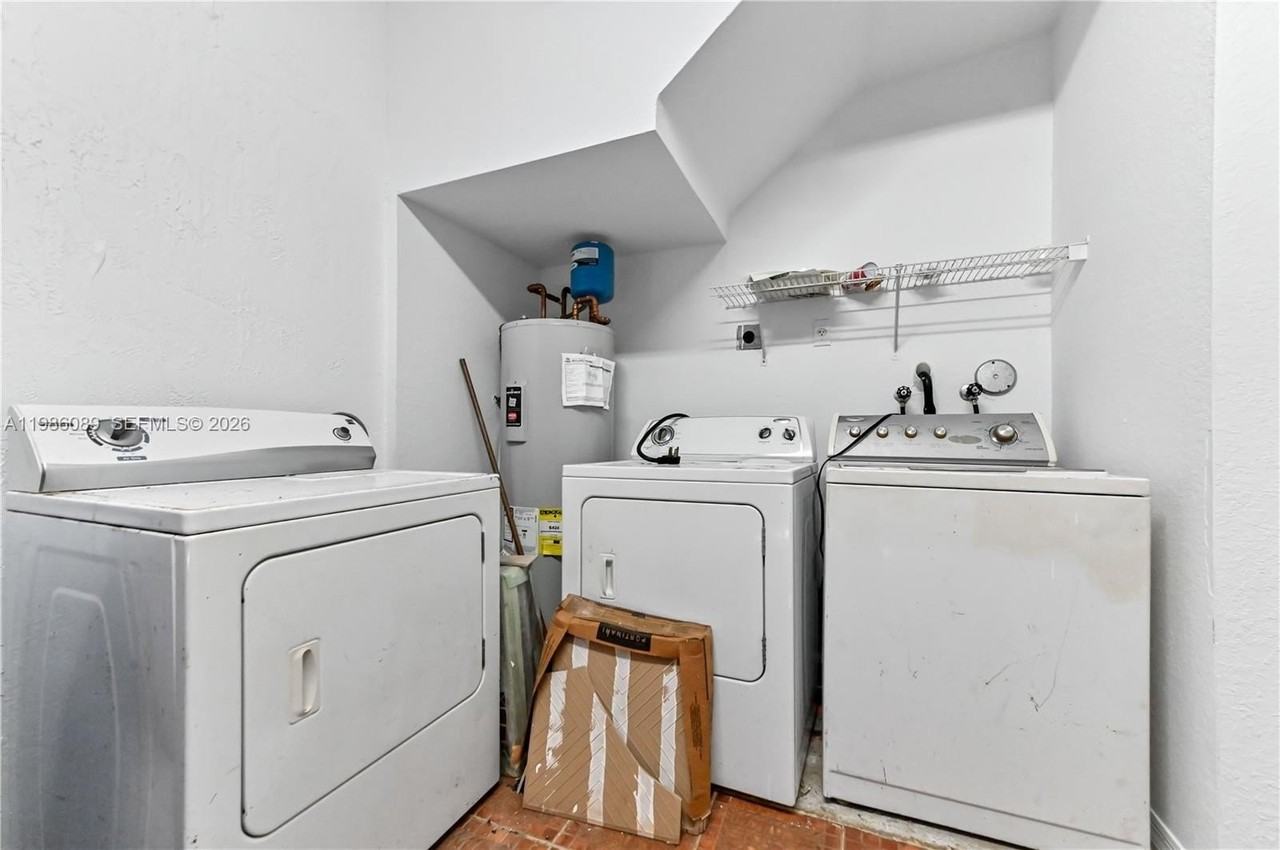 5043 Sw 140th Ter - Photo 5 of 34