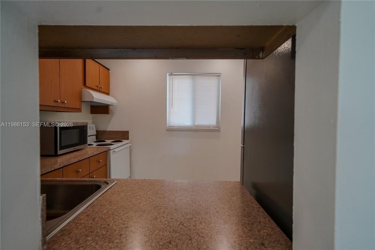 7920 Camino Real #M401 - Photo 5 of 10