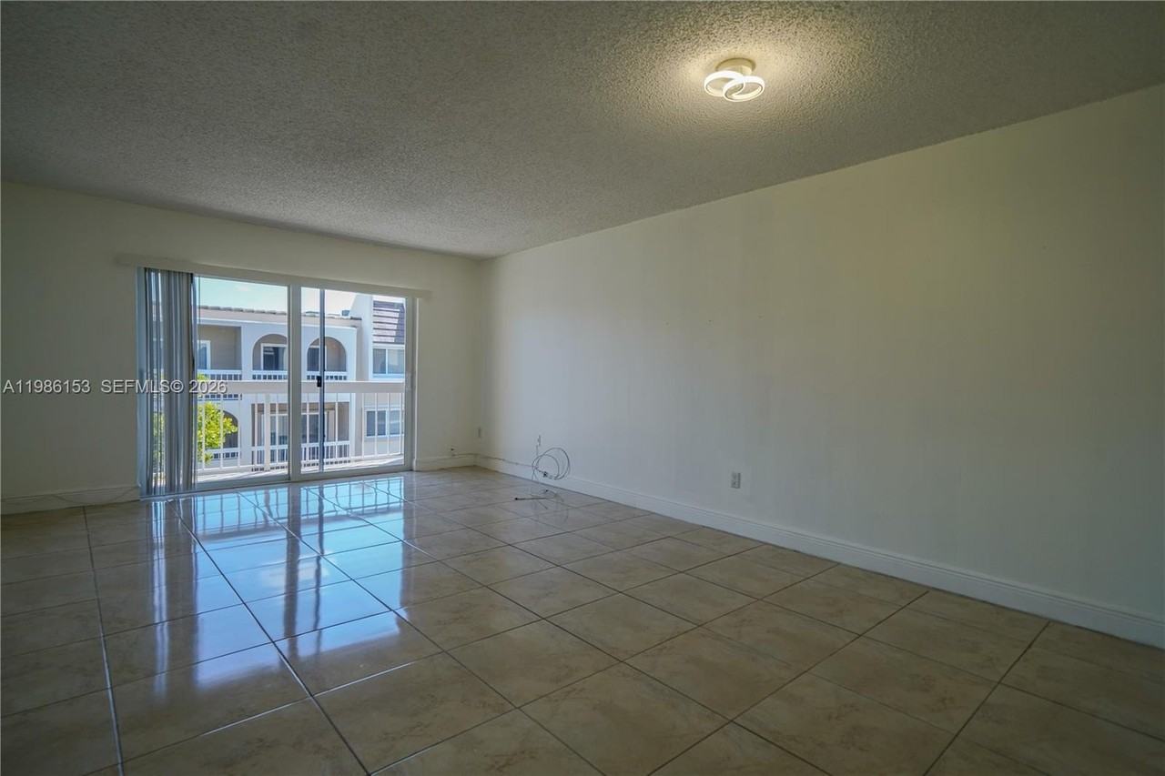 7920 Camino Real #M401 - Photo 6 of 10