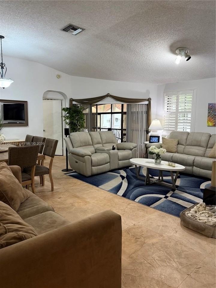 502 Sw 158th Ter #201 - Photo 3 of 7