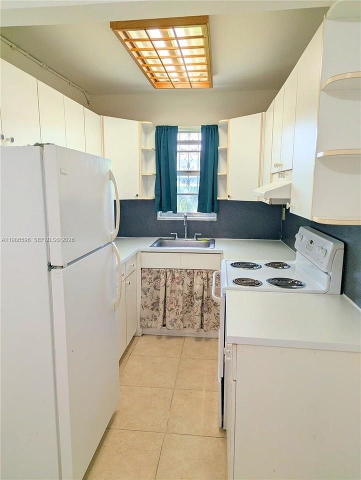 4050 Nw 135th St #8-9 - Photo 6 of 10