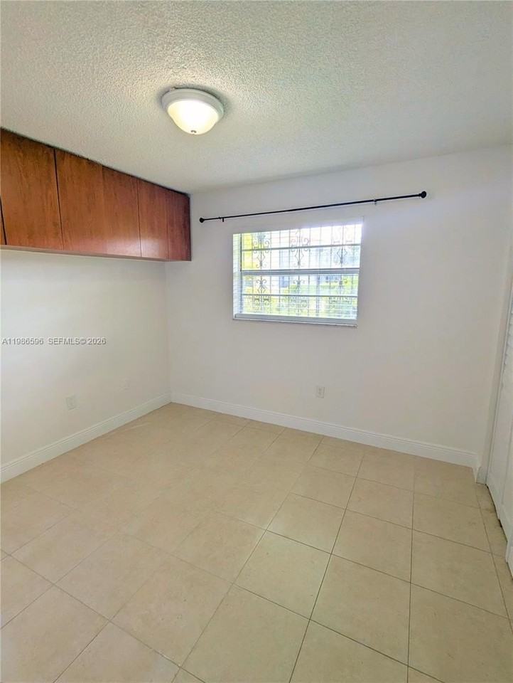 4050 Nw 135th St #8-9 - Photo 6 of 8