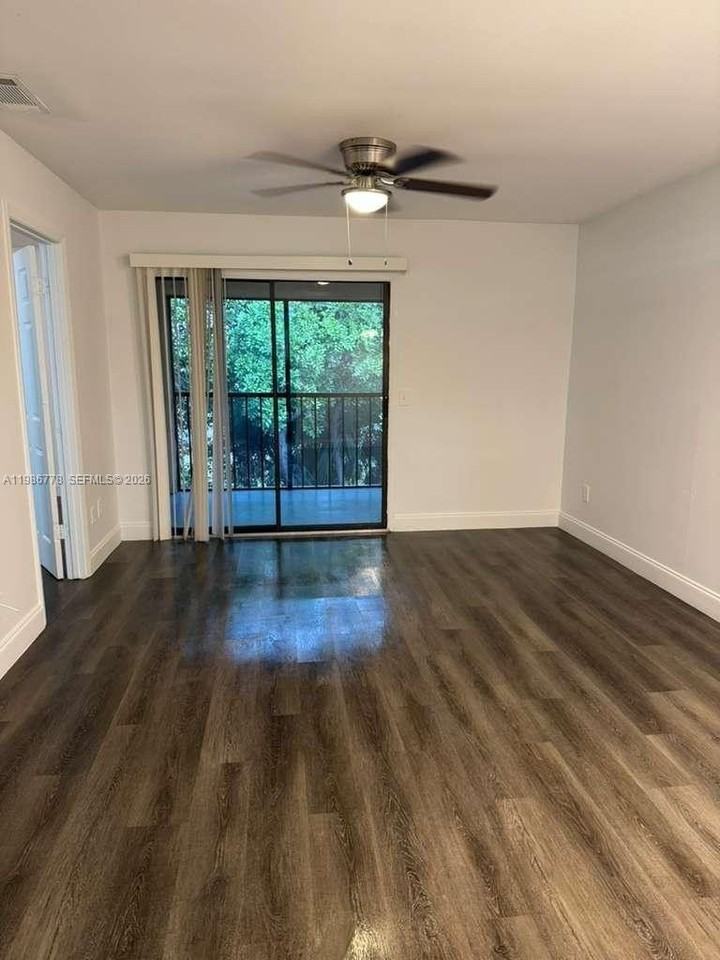 605 Ixoria Ave #15 - Photo 3 of 11