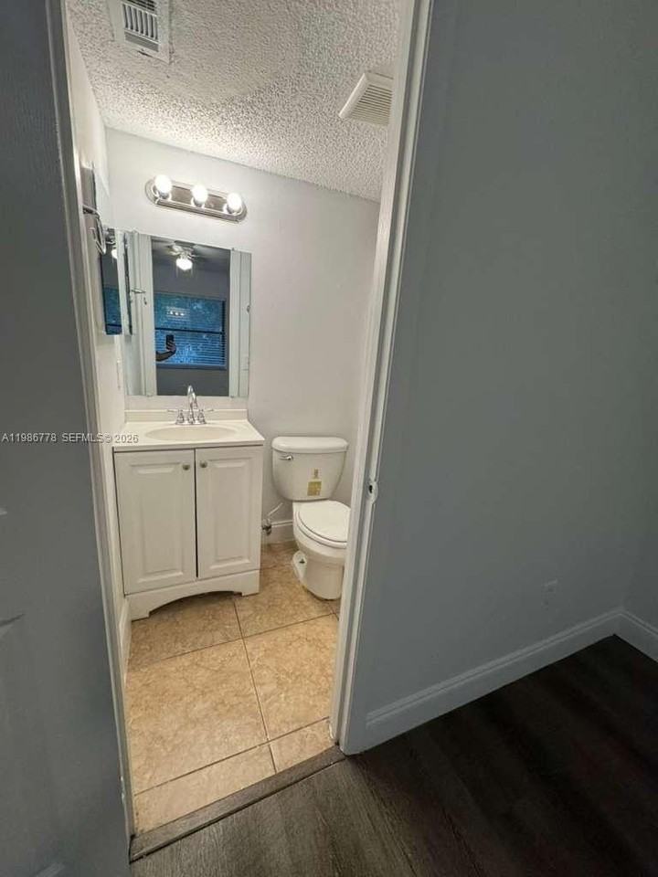 605 Ixoria Ave #15 - Photo 6 of 11