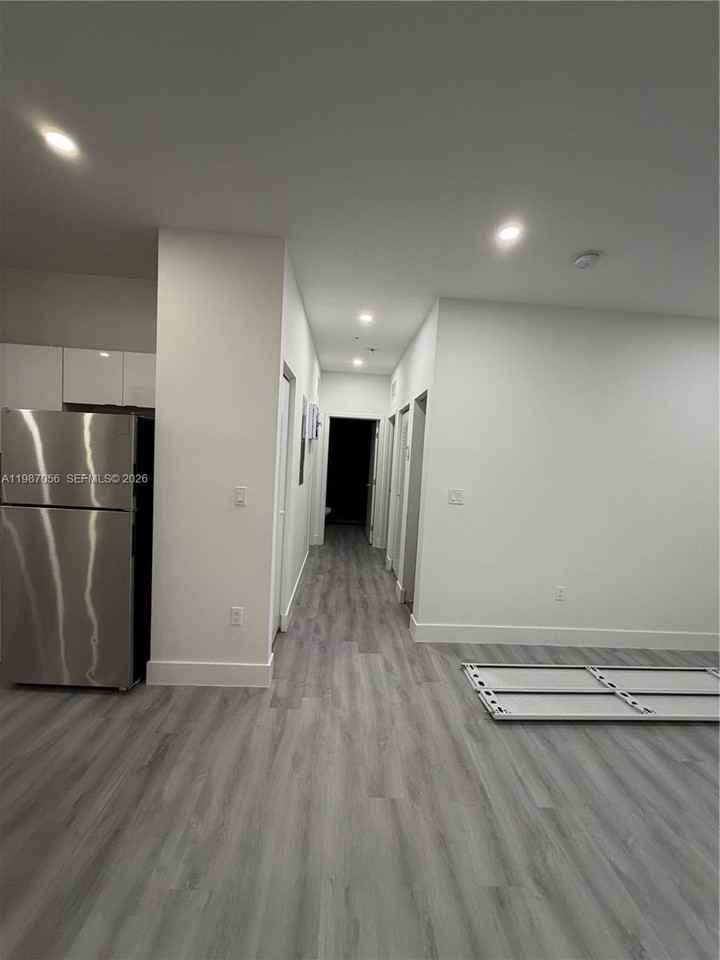 859 E 24th St #404 - Photo 3 of 18