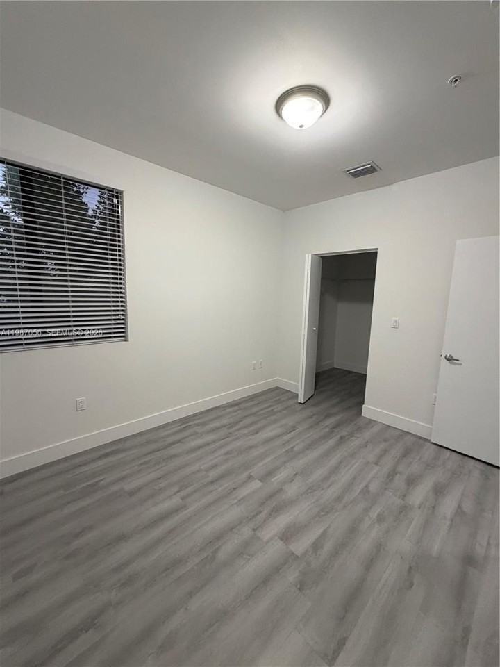 859 E 24th St #404 - Photo 7 of 18