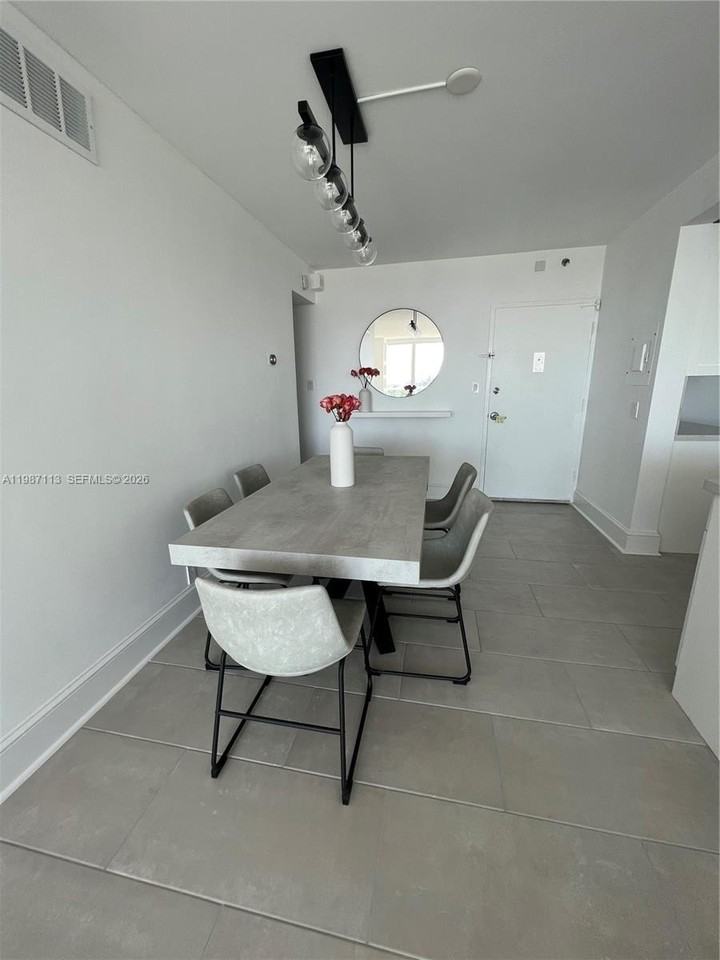 1000 West Ave #1110 - Photo 5 of 24