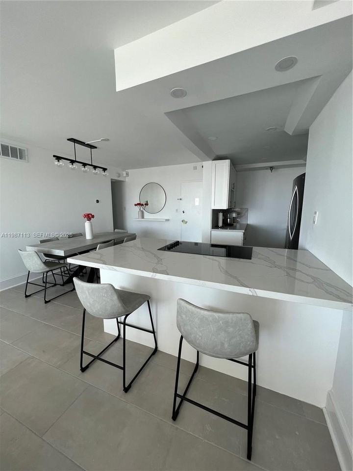 1000 West Ave #1110 - Photo 7 of 24