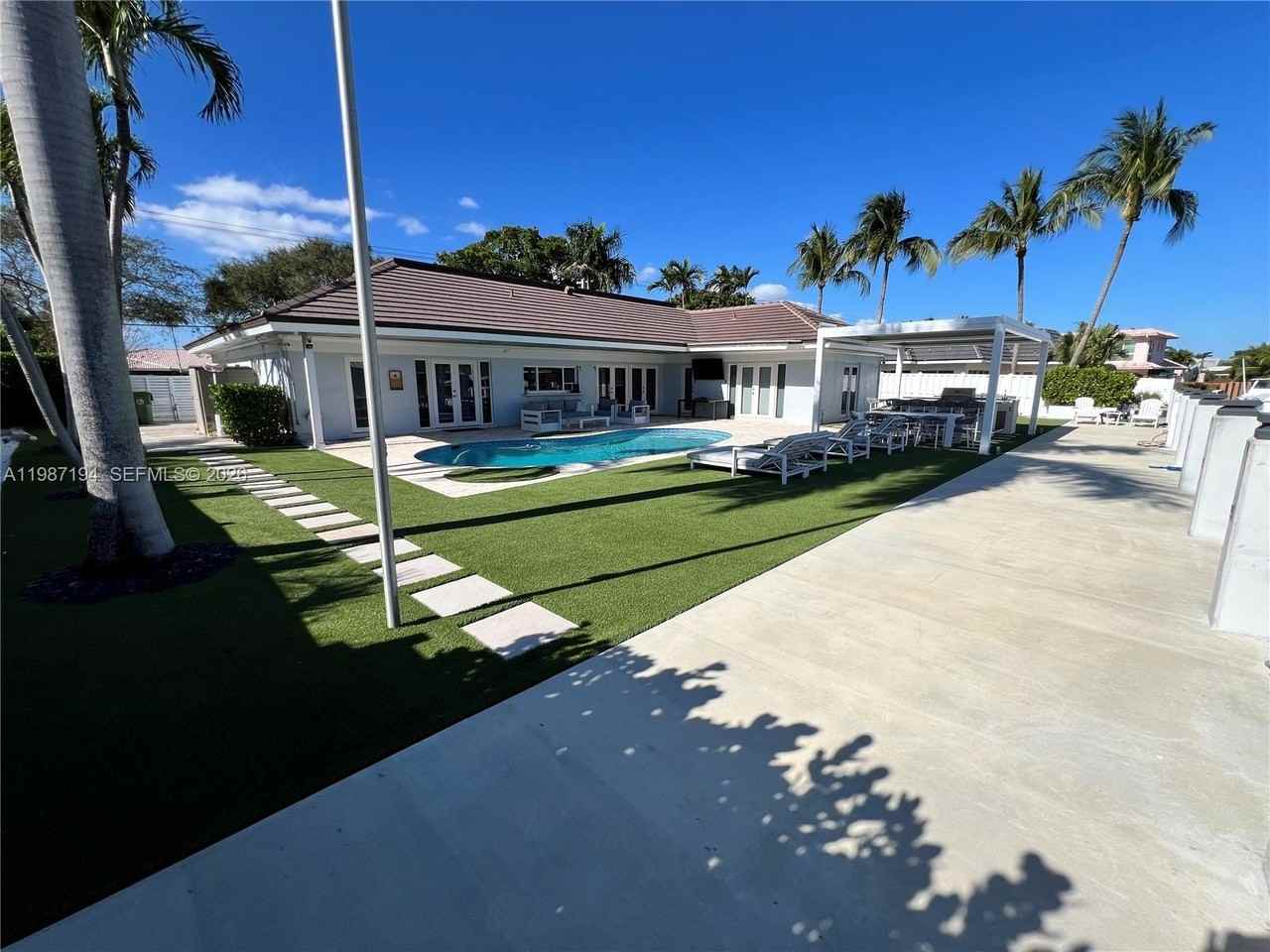 5510 Bayview Dr - Photo 5 of 50