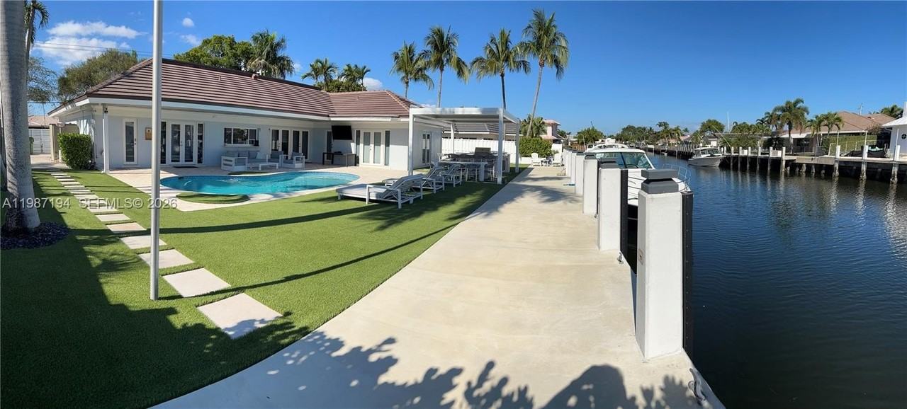 5510 Bayview Dr - Photo 6 of 50