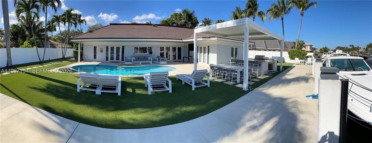 5510 Bayview Dr - Photo 7 of 50