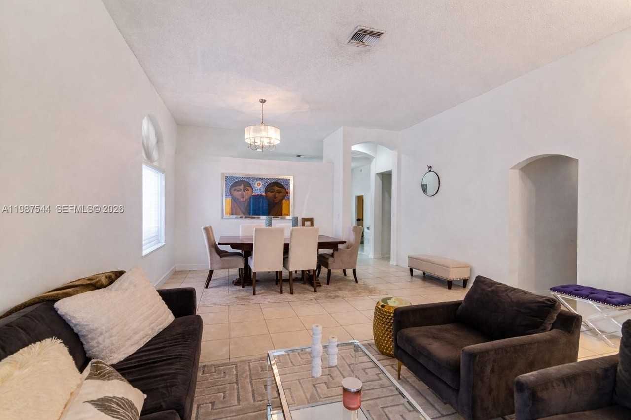 1886 Nw 145th Ter - Photo 4 of 46