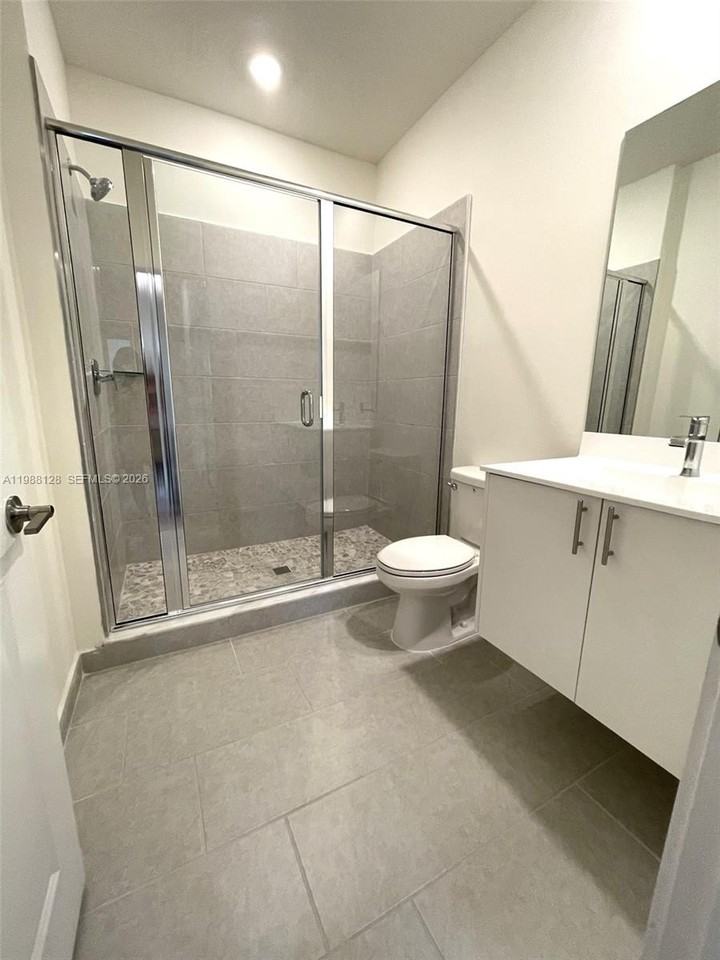 4227 Nw 83rd Ave - Photo 7 of 24