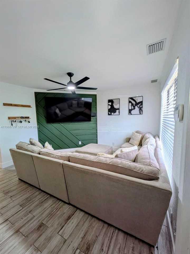 301 Nw 51st St #0 - Photo 3 of 18