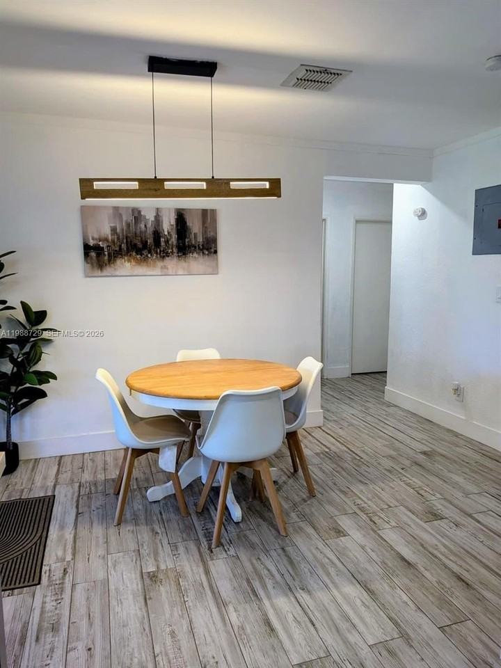 301 Nw 51st St #0 - Photo 4 of 18