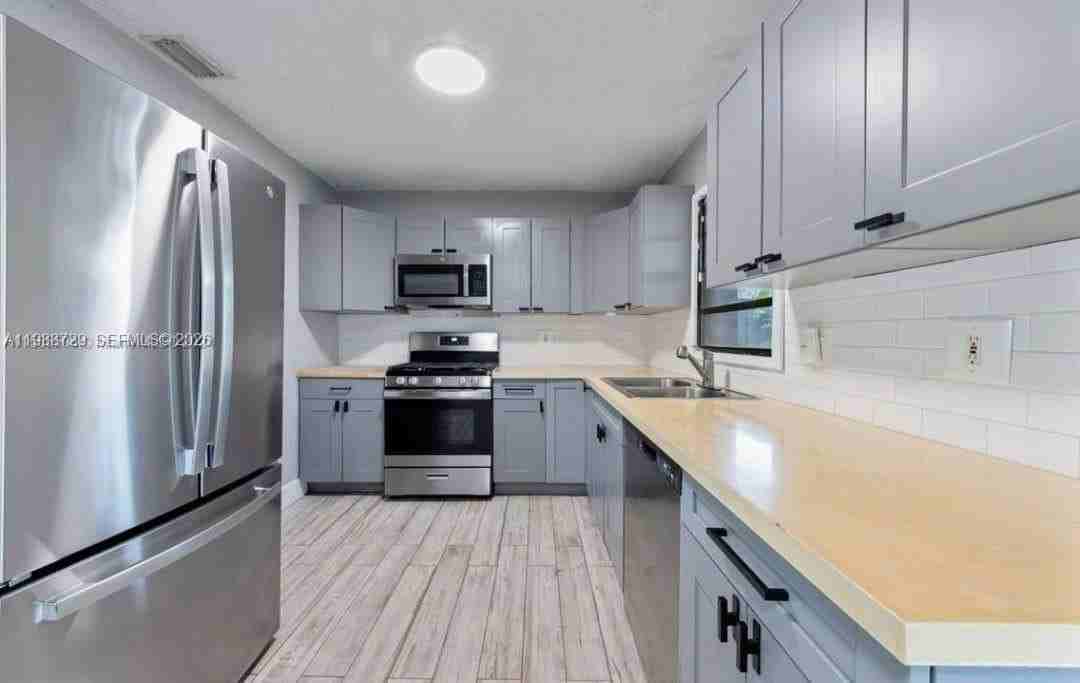 301 Nw 51st St #0 - Photo 5 of 18