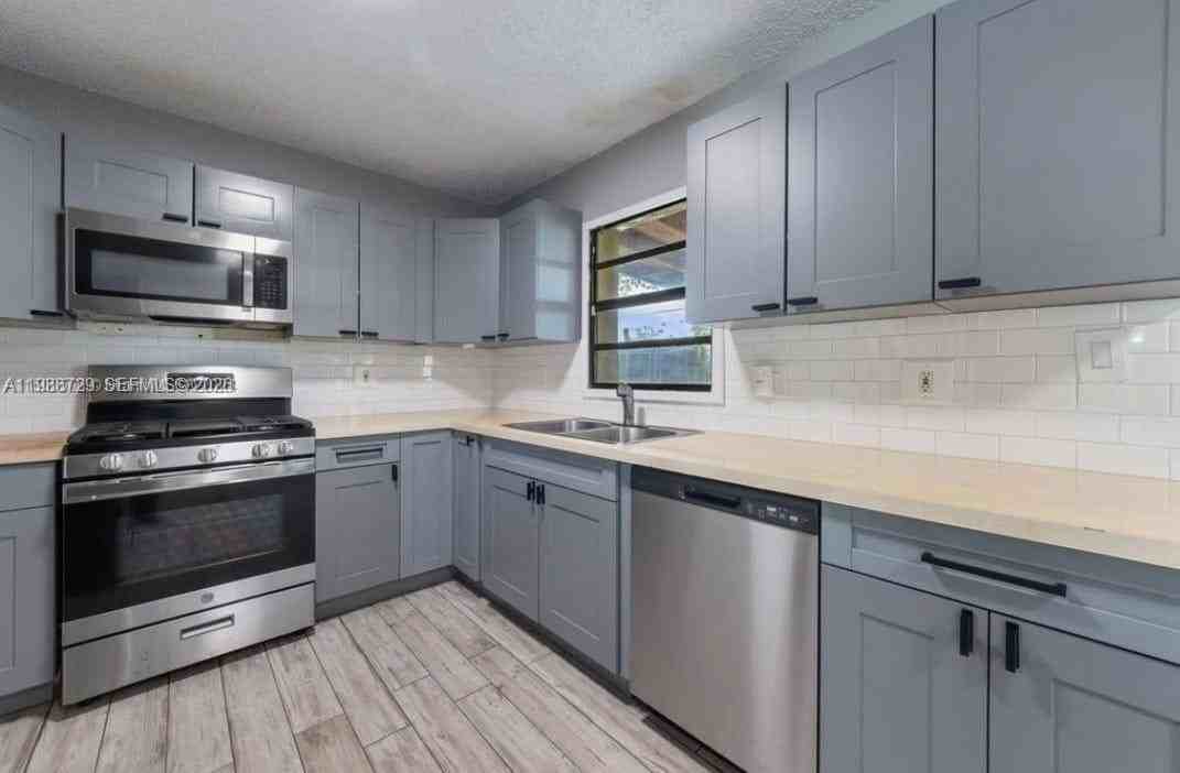 301 Nw 51st St #0 - Photo 6 of 18