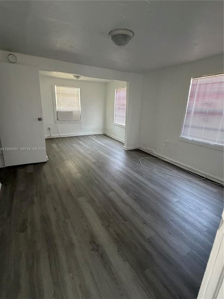 1811 Nw 84th St #3 - Photo 3 of 8