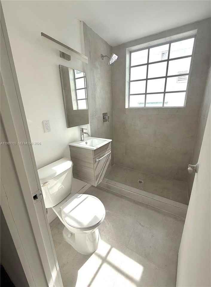 1525 Euclid Ave #10 - Photo 2 of 3
