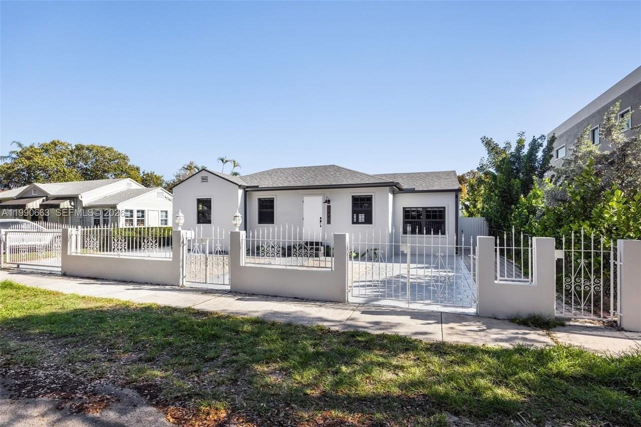 3640 Sw 13th St - Photo 2 of 50