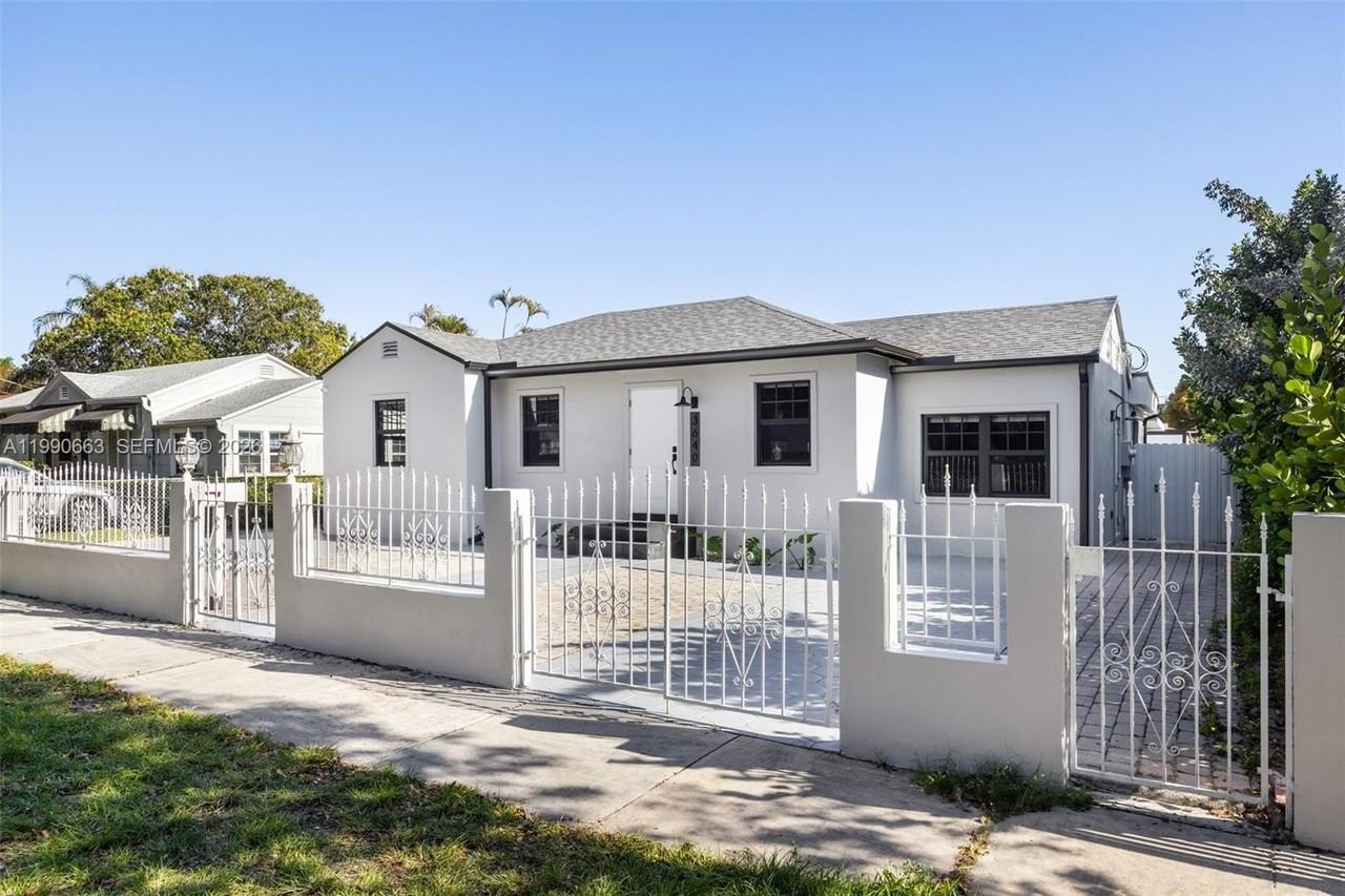 3640 Sw 13th St - Photo 3 of 50