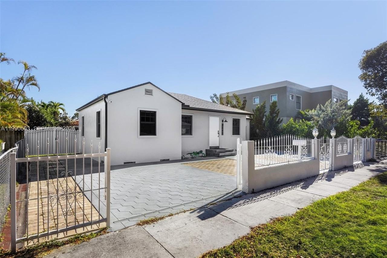 3640 Sw 13th St - Photo 5 of 50