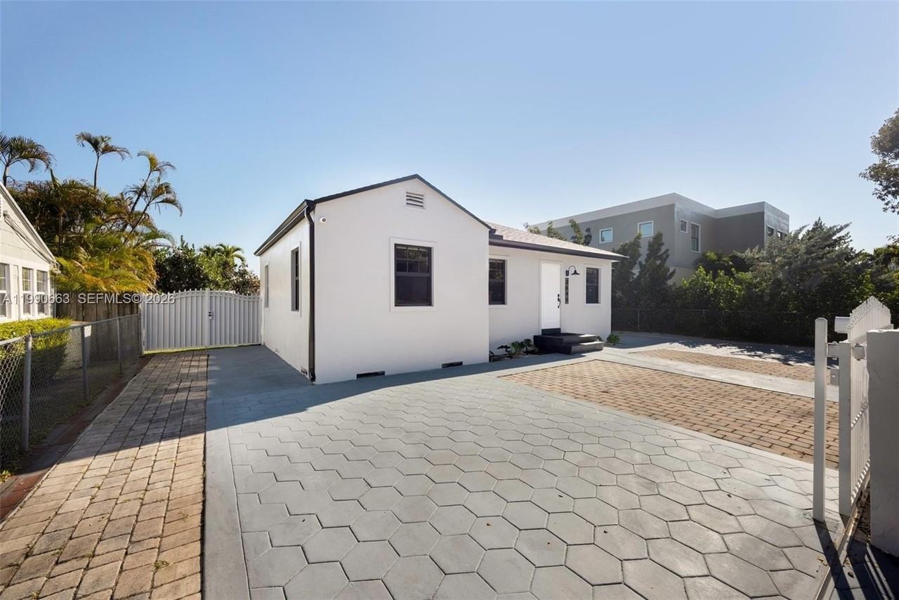 3640 Sw 13th St - Photo 6 of 50