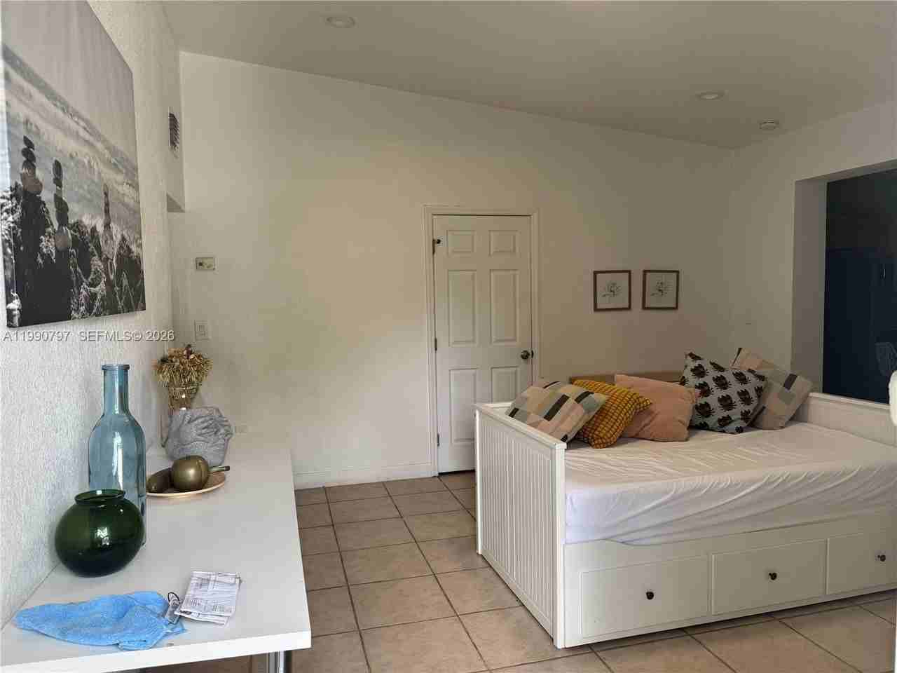 6126 Sw 61st St - Photo 2 of 8