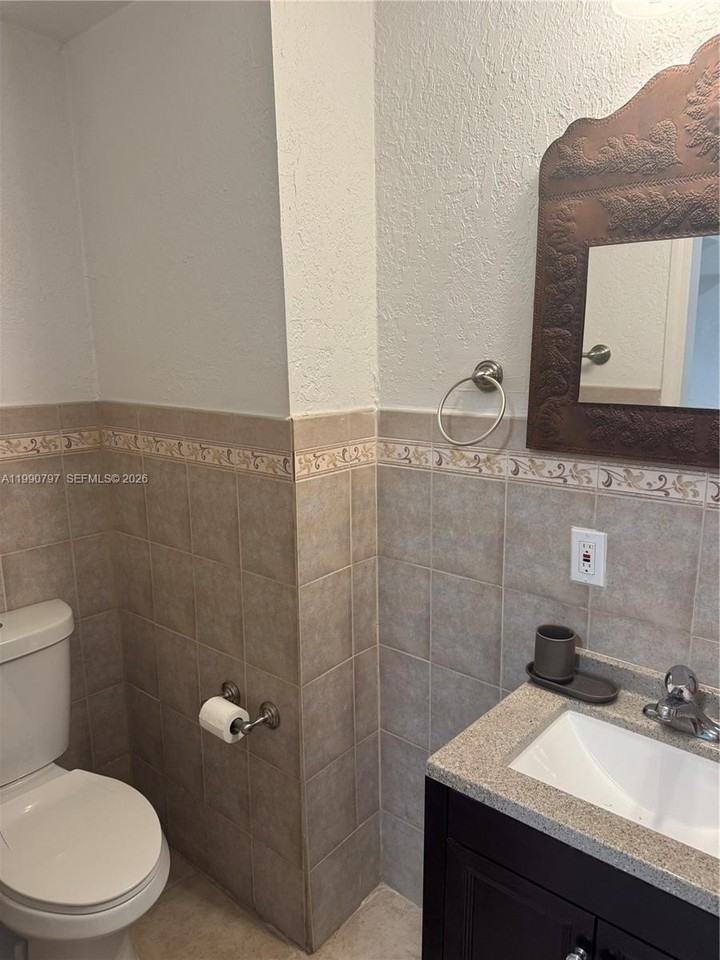 6126 Sw 61st St - Photo 3 of 8