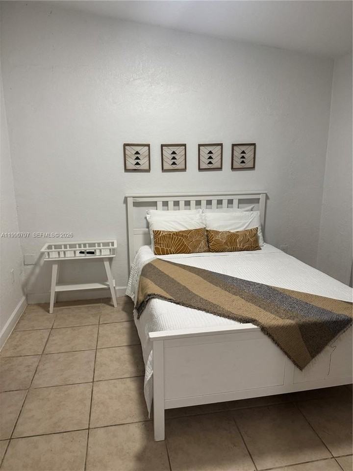 6126 Sw 61st St - Photo 5 of 8