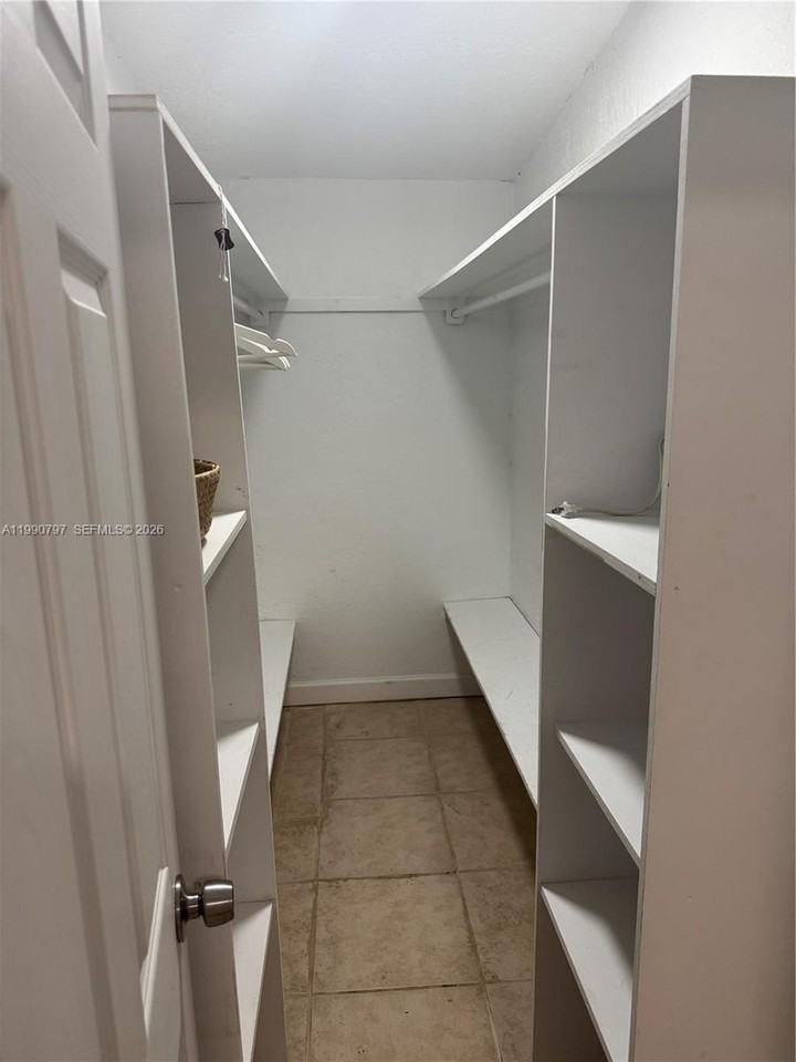 6126 Sw 61st St - Photo 7 of 8